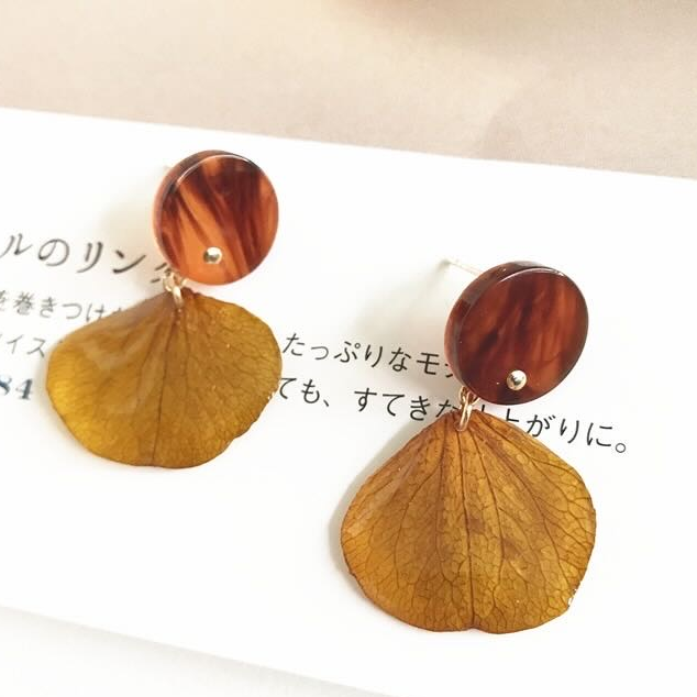 One leaf knows autumn